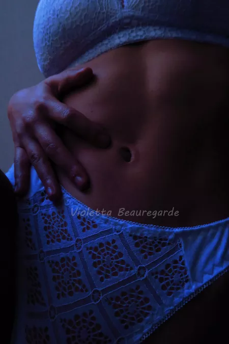 hug me in the shadows by violetta_beauregarde