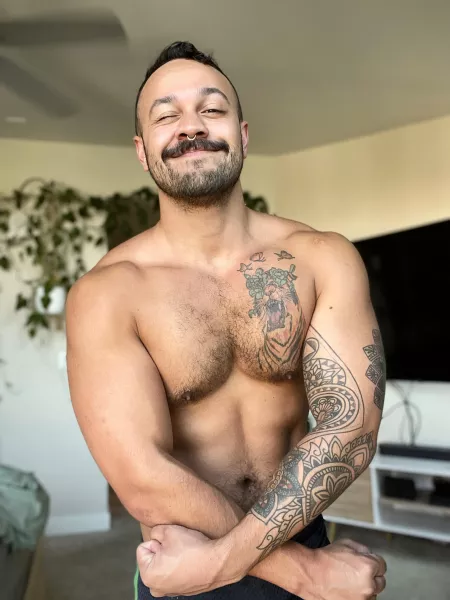 Hug muscles: ACTIVATE 🥰. Who needs one? by DevTyler93