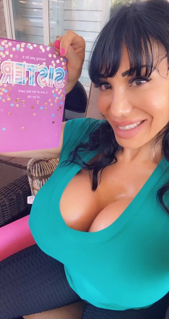 Huge fake boobs posted by Stratusfactiontime