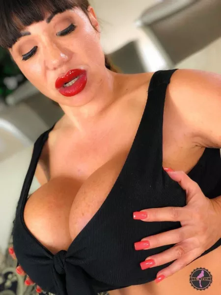 Huge tits by wastemonkey