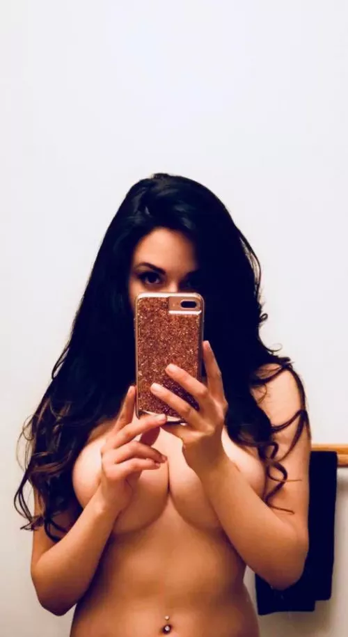 Hum to trade if u want to trade just sent clothed n nude sample by Hotwife20987