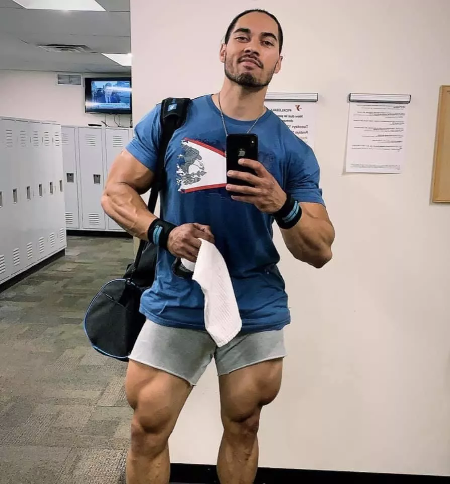 Hump day 🦵🏽💪🏽 posted by beastmuscle