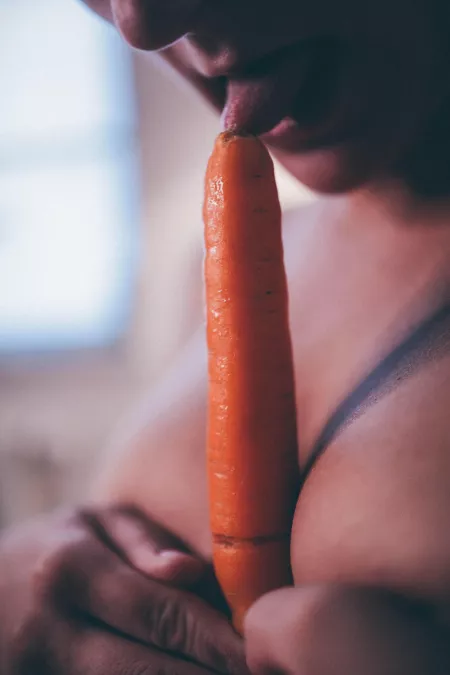 Hungry Kitty wants that carrot by HungryKitty00