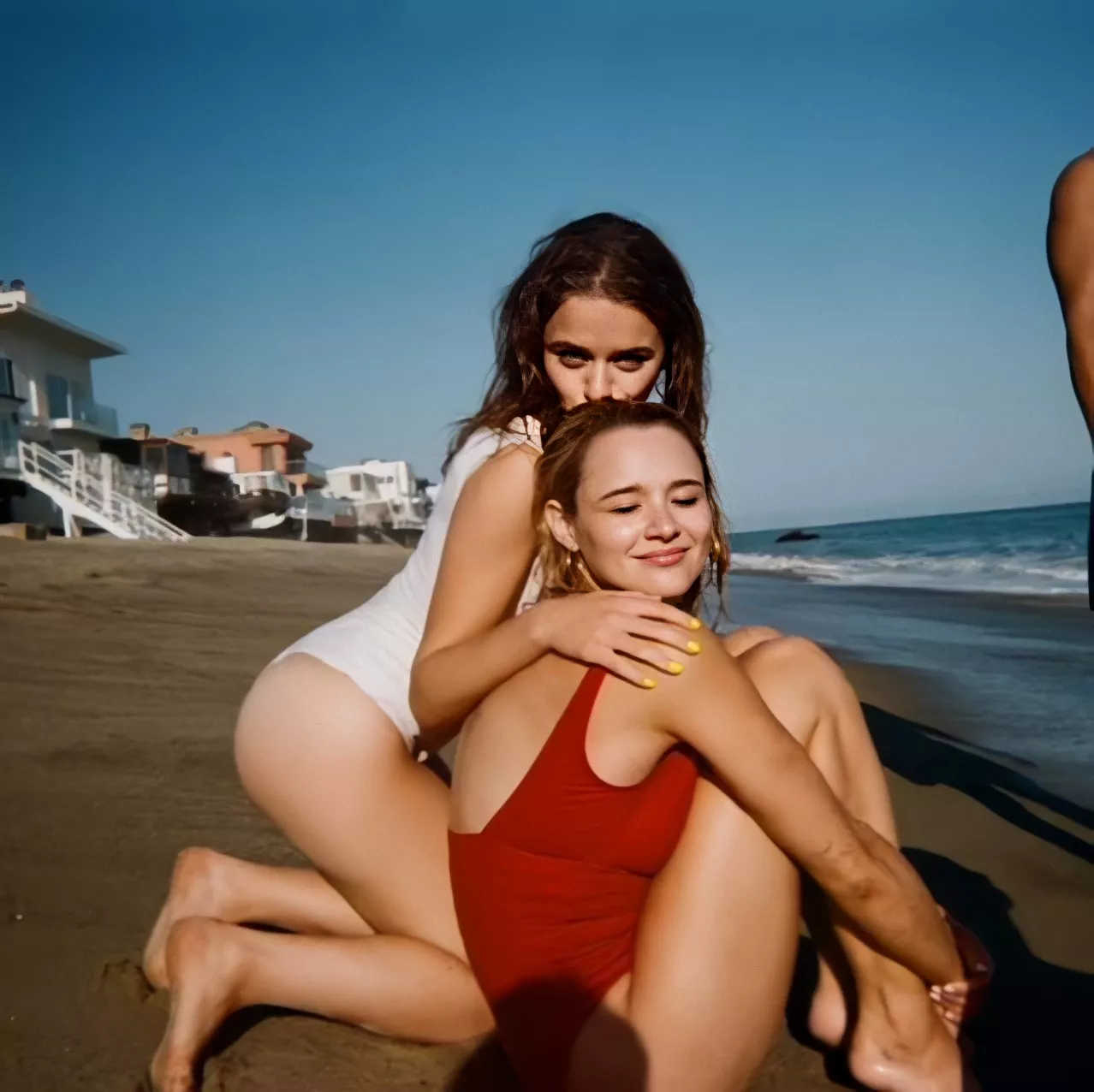 Hunter King (with sister Joey King) posted by cor0094