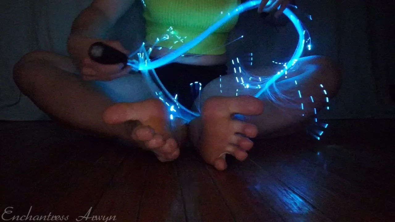 Hypnotizing you with my pixel flogger💙 posted by EnchantressArwyn