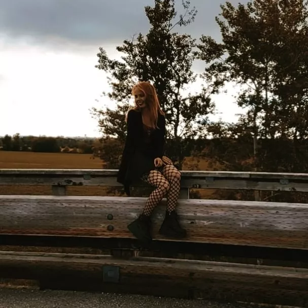 I absolutely love fall 🍁🍂 anyone down for an adventure hehe 🥰 posted by Kitten_zena