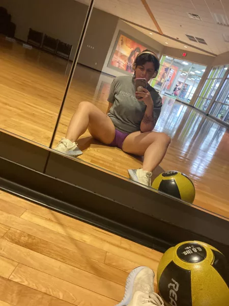 I actually do wish guys would randomly feel me up at the gym lol by aidinfrost