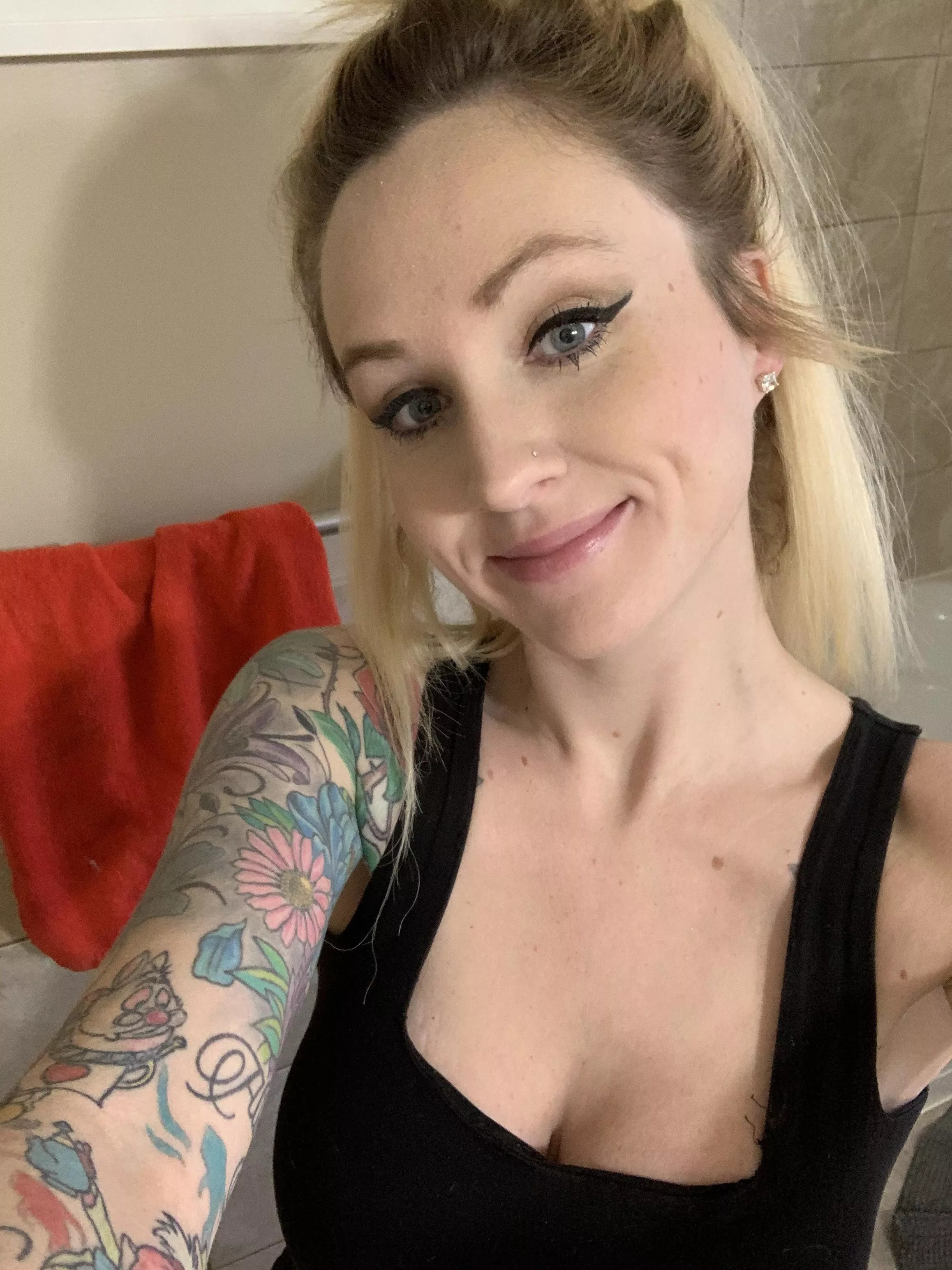 I actually took a picture that I’m not naked in 😂 posted by lotsaink