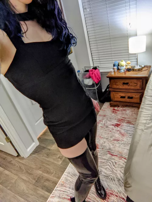 I always add a little latex to go clubbing 😁 by Miss_Neutron