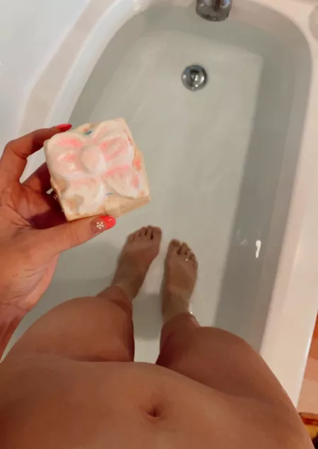 i always get so excited to feel my pussy dip into the warm water by flatlacroix2