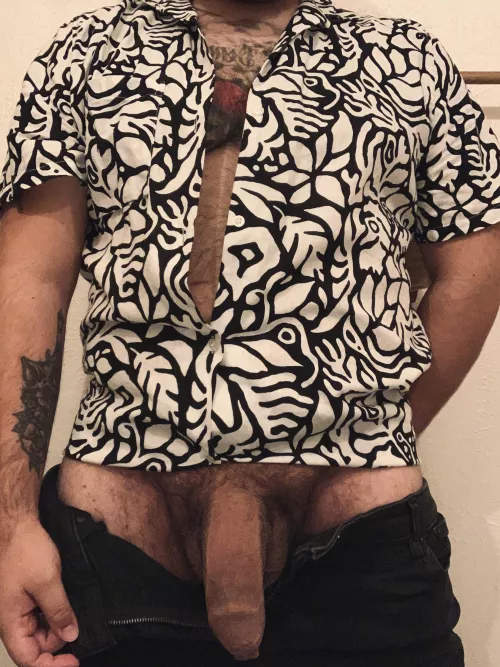 I always go commando when Im in public. People staring at my bulge turns me on 🥵 by horny4dopamine