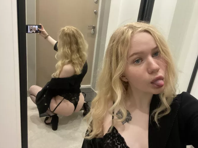 i always have fun in the locker room by SurferbabeAmy