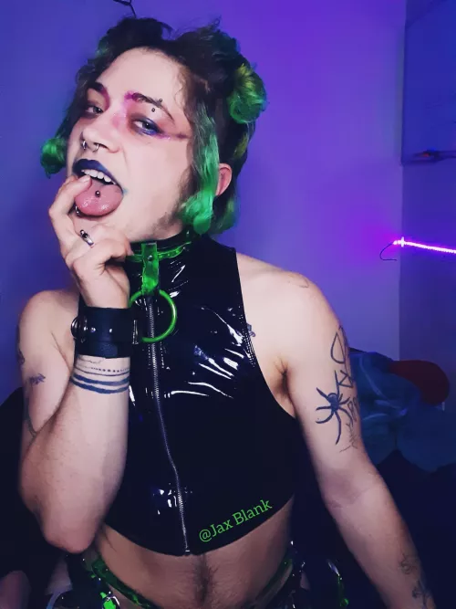 I always mess up my lipstick immediately 😩 got eyeshadow down tho by ouro_vore_os