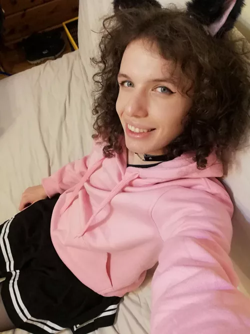 I always regret posting my face and yet I keep doing it :| by ATrappedGirl