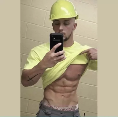 I ALWAYS turn my head for construction workers 👷 🚧 by hestitant2f