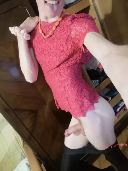 I am a beginner transsexual, I like to suck beautiful penises😊 by slutty_blondboy