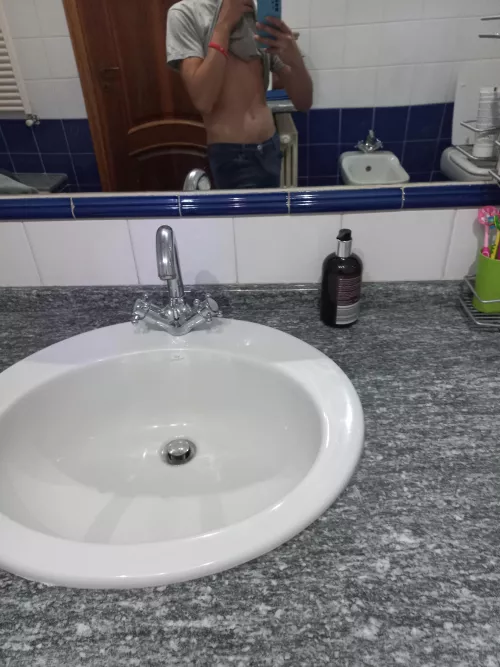 I am a bit fit and i am constricted to wear masculine clothes, am i still pretty?... by discord_off_mod