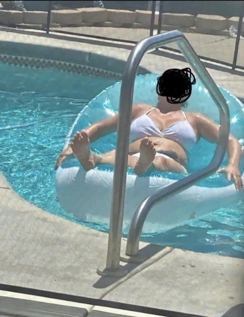 I am a cuck who wants to see his mommy get fucked add my Kik dennab56 talk nasty about her, tribute her and if you send a dick pic I will send you a naked picture of her. As a bonus of you sending a dick pic I will a send a picture for you to tribute her by jackkk1369