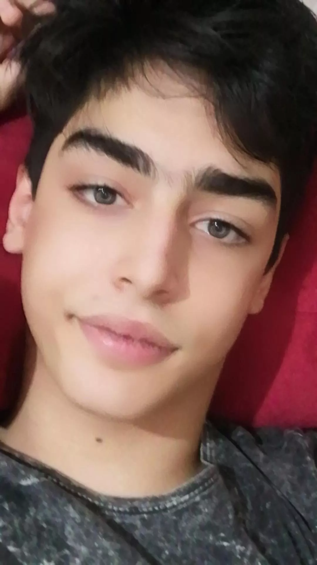 I am beautiful or ugly🙃 posted by Large-Ad-5481