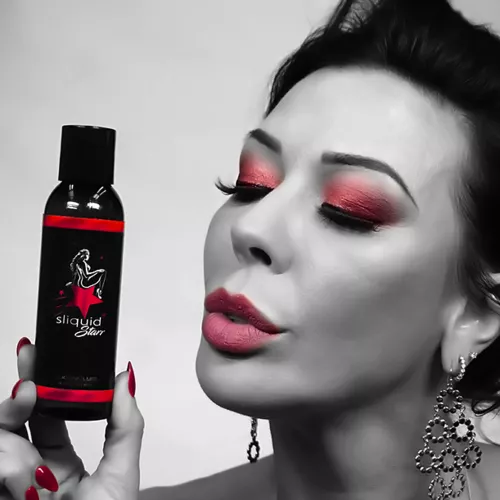 I am beyond excited to share this new luxury silicone lubricant with all of you because I know you’ll love it as much as I do. For the next 10 DAYS, Sliquid will be dropping 10 LIMITED EDITION kits, at 10 AM CST. Head to sliquid.com/starr to snag yours by TheRealRachelStarr