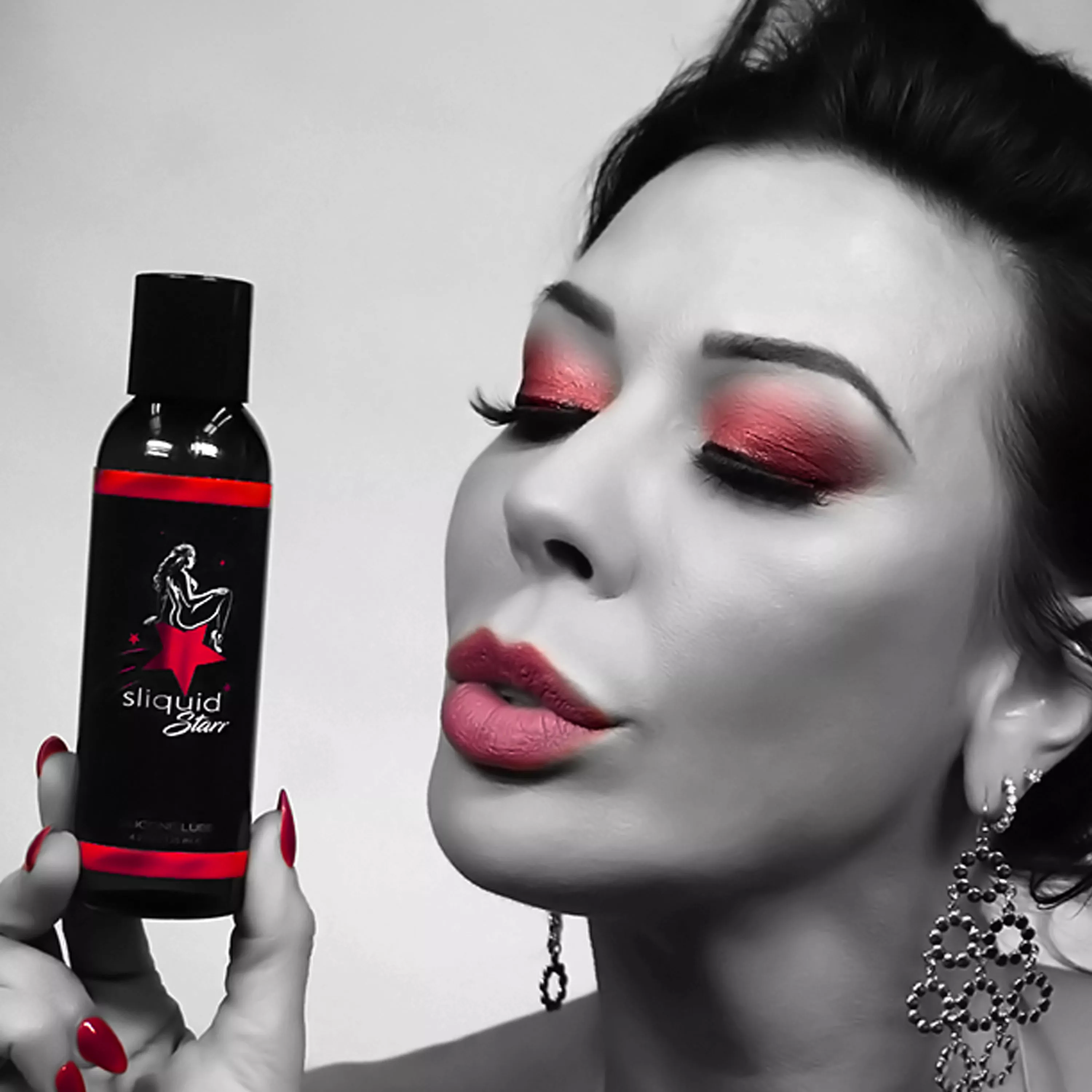 I am beyond excited to share this new luxury silicone lubricant with all of you because I know you’ll love it as much as I do. For the next 10 DAYS, Sliquid will be dropping 10 LIMITED EDITION kits, at 10 AM CST. Head to sliquid.com/starr to snag yours posted by TheRealRachelStarr