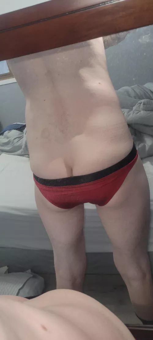 I am boy who loves the attention of older men. by heybuddy081