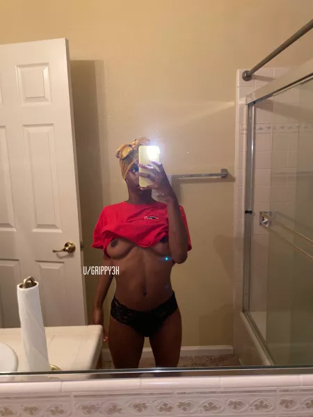 I am getting more comfortable showing a little bit of my face. I will get there thooo🤩 by grippy3k