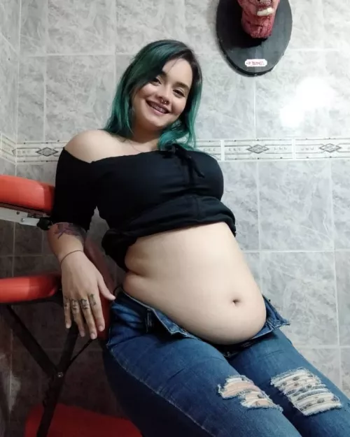 I am looking for feeders that make me gain volume, you can write me on kik or Instagram to this user @kg.belly by karlagonqui