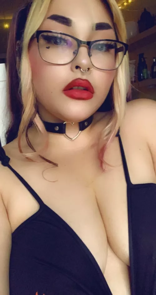 I am looking for some cute girls to text with age dosen't matter! by Cassid7