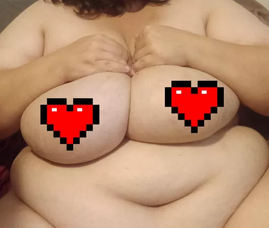 I am selling alot of pictures for 25 pounds. I have to travel to visit a friend right now. Can anybody help? by Bigrider5