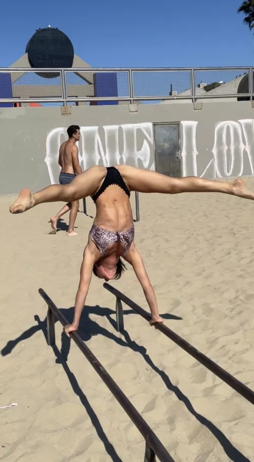 I am so tiny by flexinikki