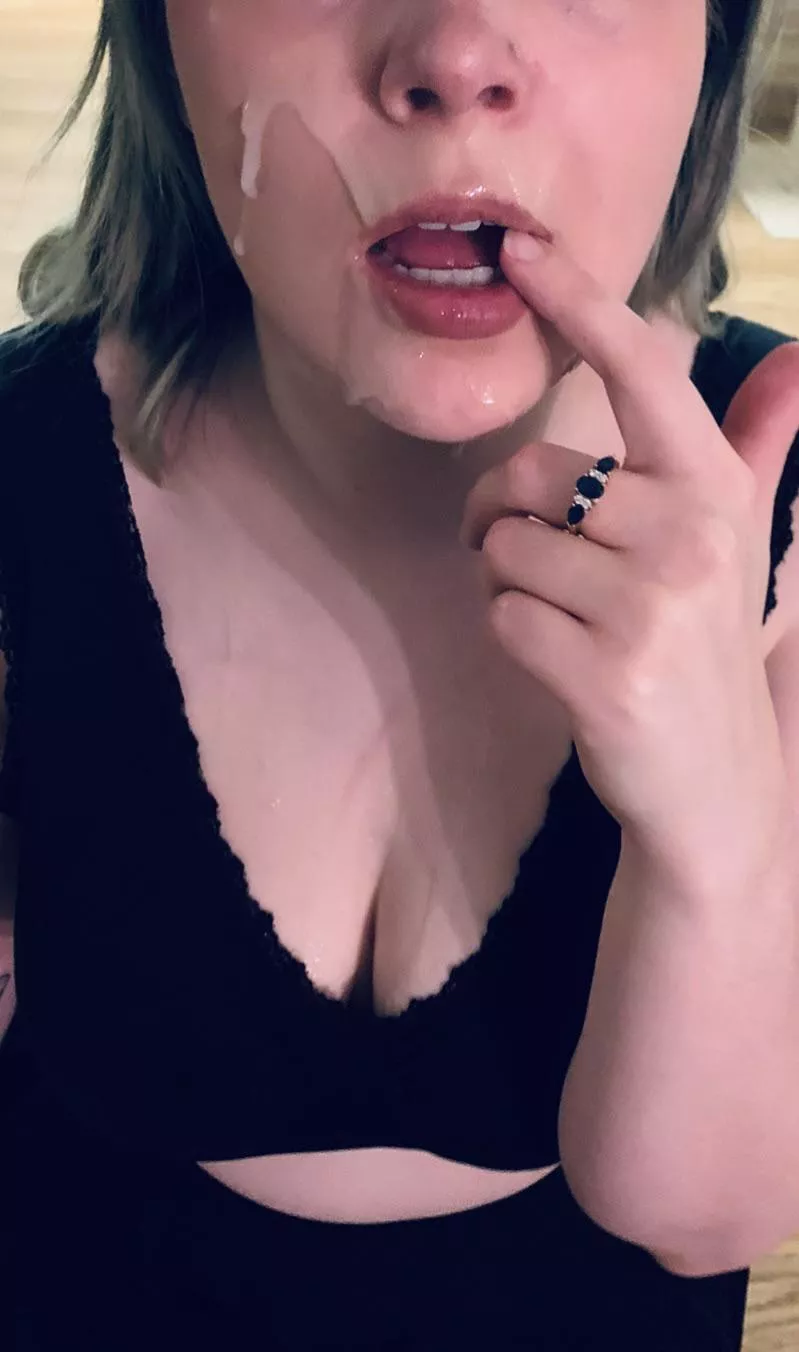 I asked for a New Years kiss but ended up with a New Years facial. 🤤 posted by cumkittenuwu