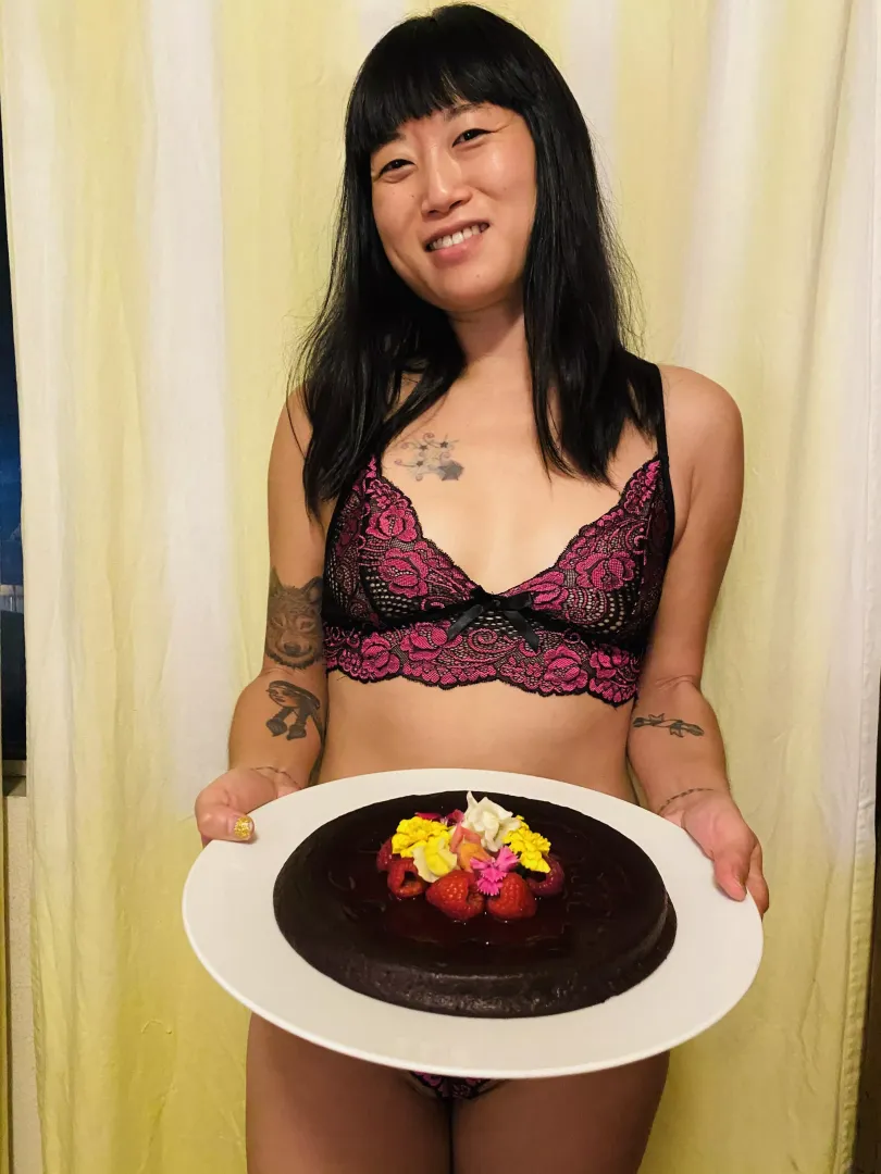 I baked this cake last night. Who wants a piece of my cake? ;) posted by sultry_scorpio