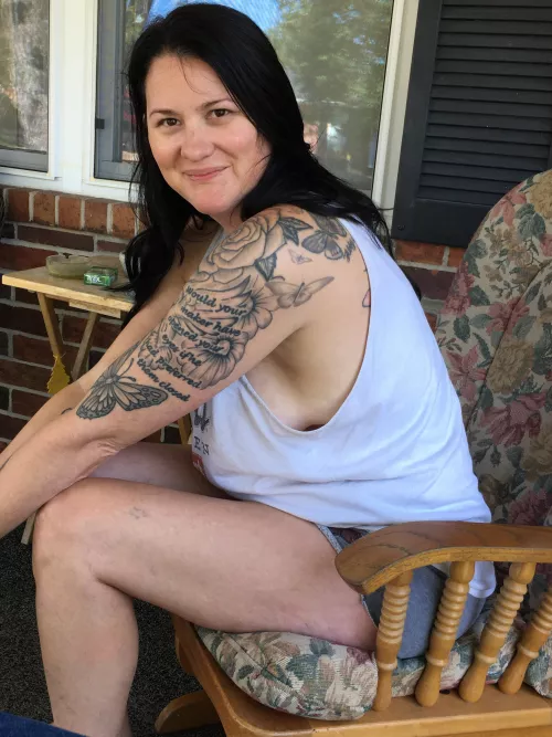 I believe that a little side boob, is a beautiful thing. by dominoscable