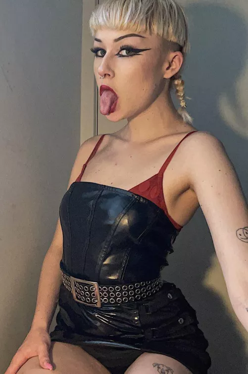 i bet just the shadows of my teen armpit turn you on 😈 by UnderstandingNew976