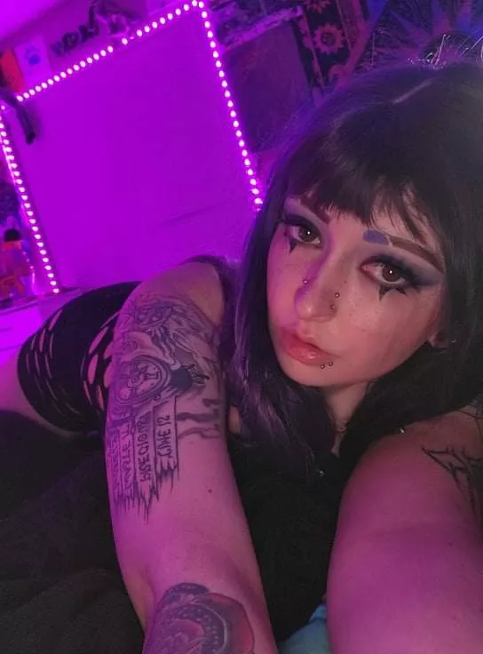 I bet you like the look of danger 💦 posted by xdream_scapex