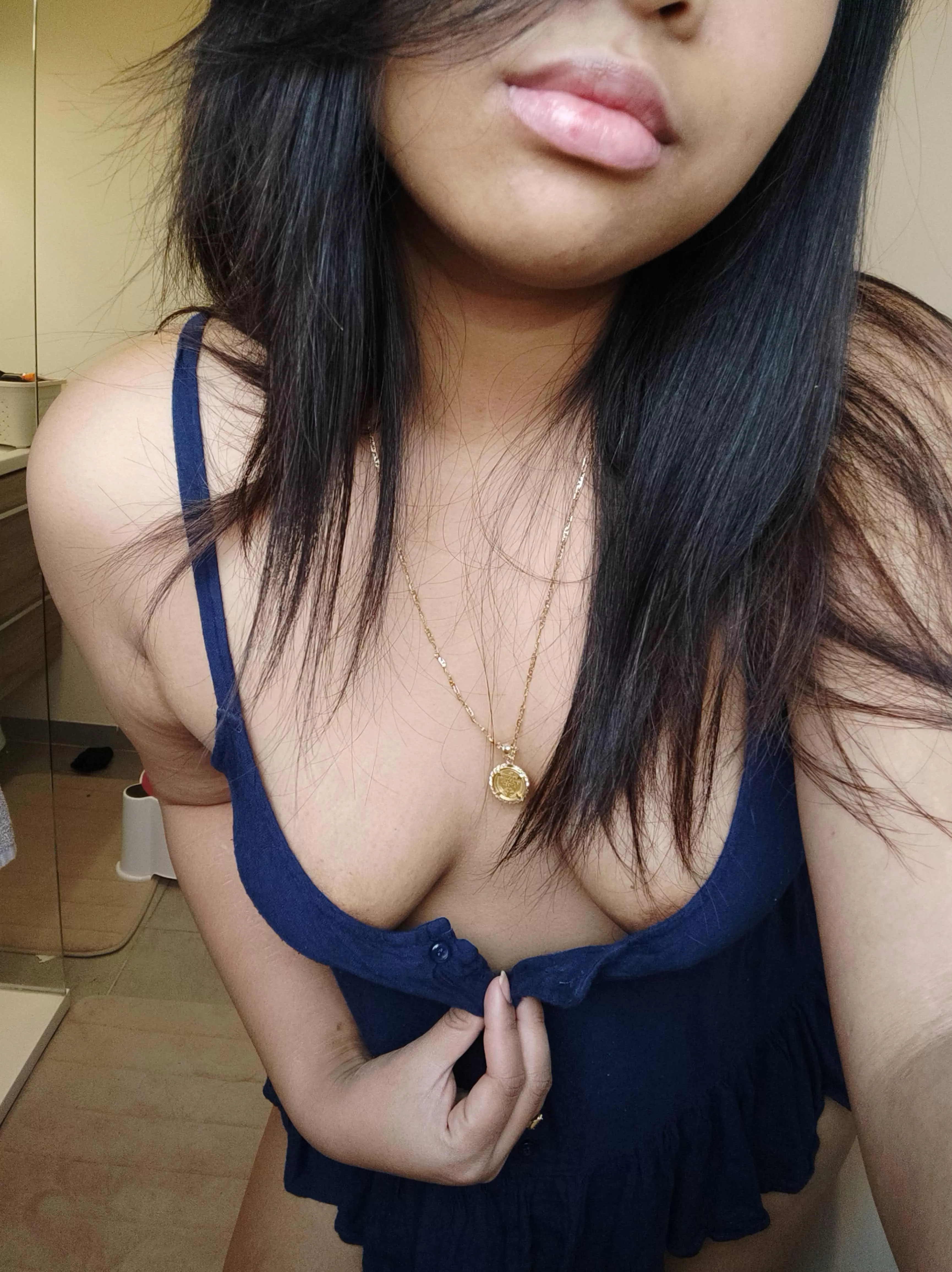 I bet you're wondering what these lips can do posted by Mia_Armado