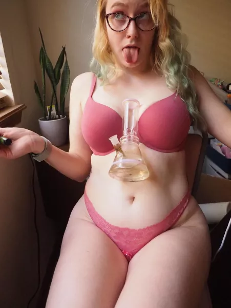 I call them my bong holders 😉🤪😂 by lillacp