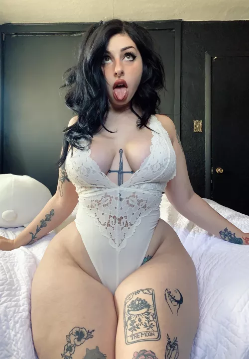 I can be your gf 🤍 by hvyglow