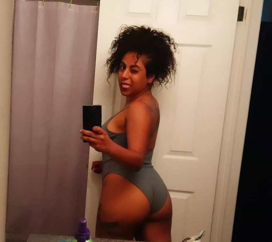 I can be your little pineapple 🍍 posted by Fathertamara