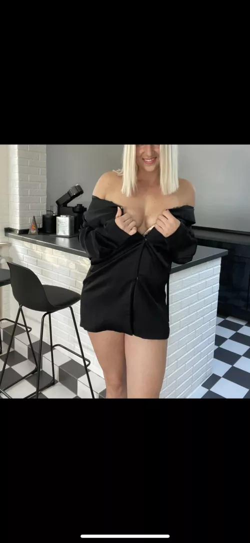 I can feel my pussy getting wetter as I play with my nipples. Can you help me and use your tongue instead?👅💦 by pedwardsff