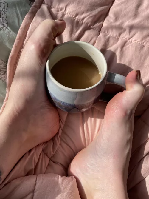 I can pick things up with my feet by Reetpetite88