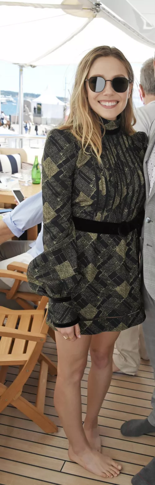 I can’t help it. My cock is obsessed with Elizabeth Olsen by itsthehornypolice