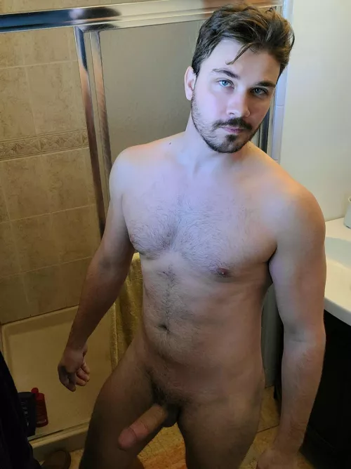 I cant help posing in good lighting by decherd