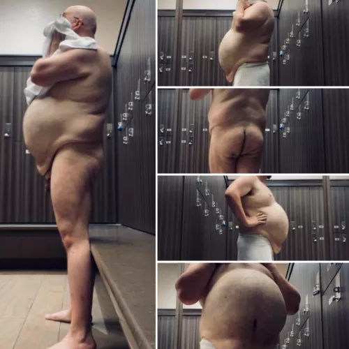 I could use a workout buddy. Anyone wanna join me in the showers? by BigBiChub_