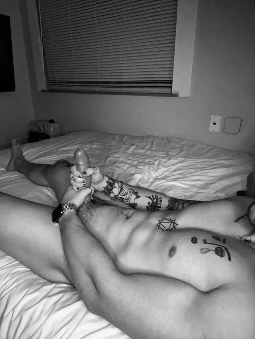 i could use another hand by saraphsrevenge