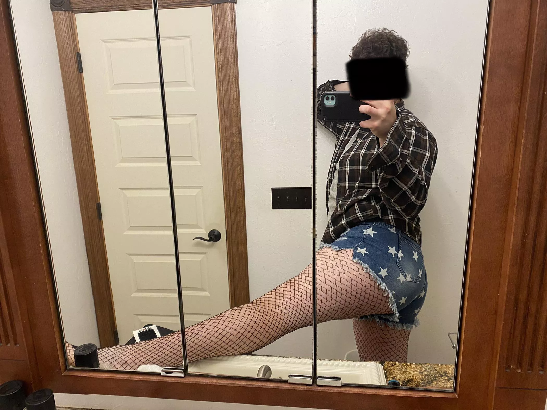 I do hope you all appreciate how long it took me to stretch my leg in such a precarious pose. posted by Kinky_Lil_eBoy