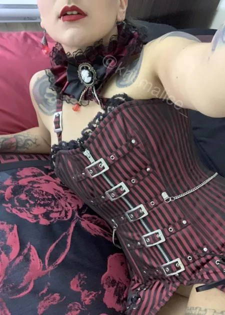 I do love how good I look in red ❤️ by SmolGothInBigBoots