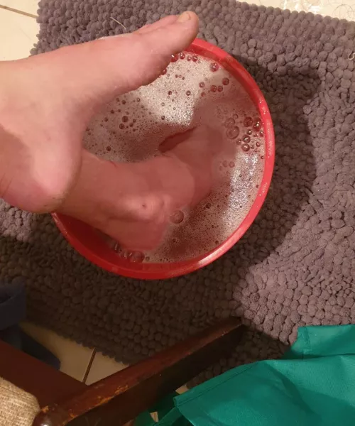 I do yardwork barefoot, so I figured I'd finally treat my feet and soak and scrub them for the first time! Also, I'm just discovering that people appreciate giant feet, so... be nice, please, I'm brand new! by _ReaverBreeder_