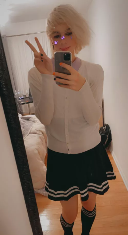 I don’t feel the best abt myself rn but I think I look ok :) by XannyMakeItGoAwayy